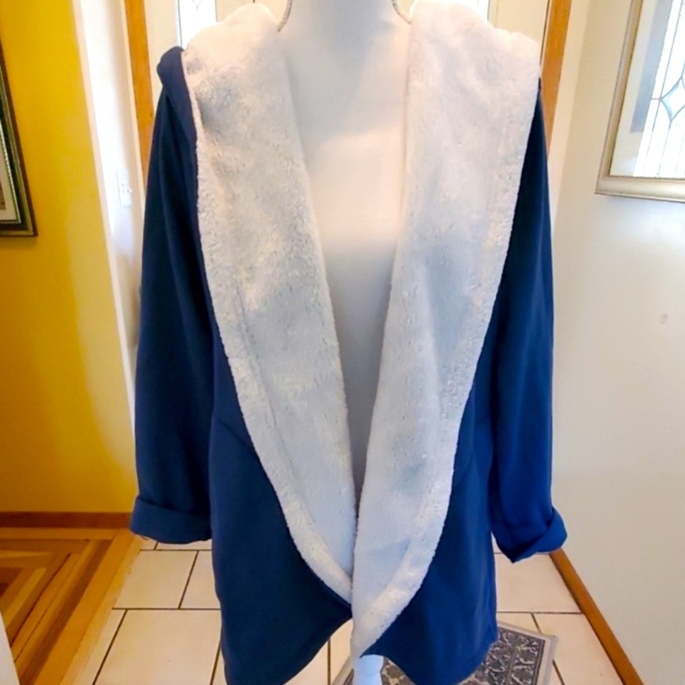 Cardigan Jacket, Gray Blue outside, White inside, Z Avenue USA, L-XL 32” L Hoody